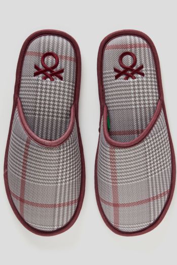 Slippers with logo printed on the insole for men