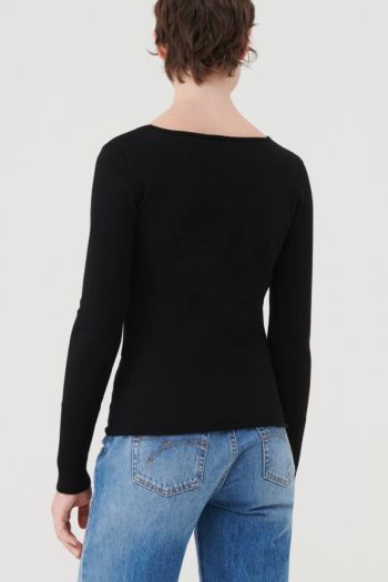 Slim women's sweater