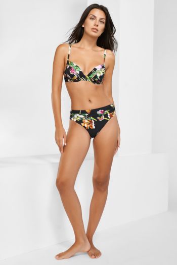 C cup bikini with high-waisted women's briefs