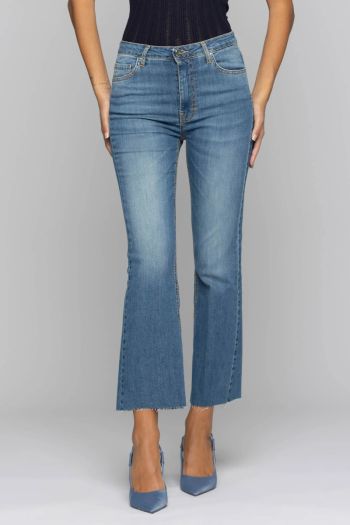 Straight jeans with pleats on the front for women