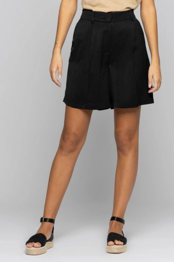Shorts with pleats and pockets for women