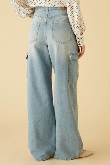 Women's wide leg cargo jeans